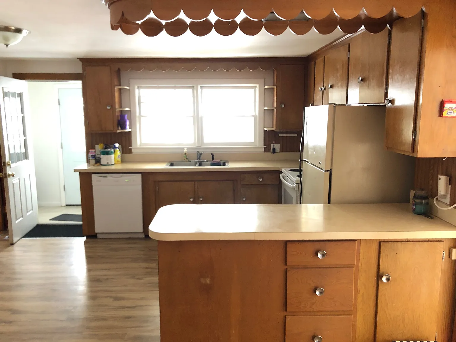 3 bed, 1000 sqft, $2,300 — Photo 3