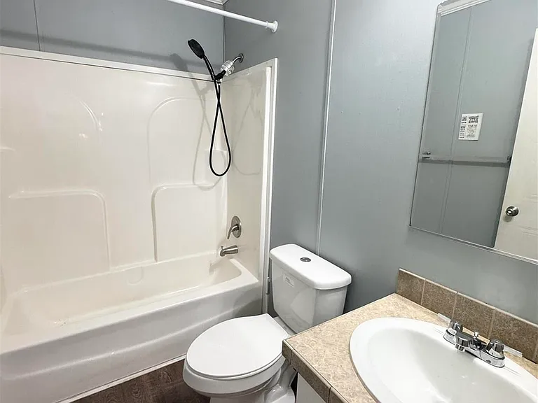 1002 Mills Ave — Photo 20