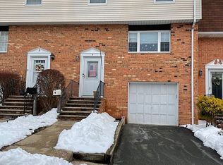 4 Catbird Ct, Lawrence Township, NJ 08648