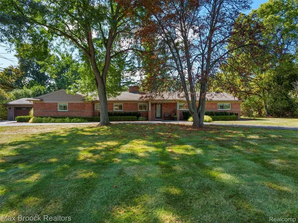 4740 Burnley Dr, Bloomfield Hills, MI 48304