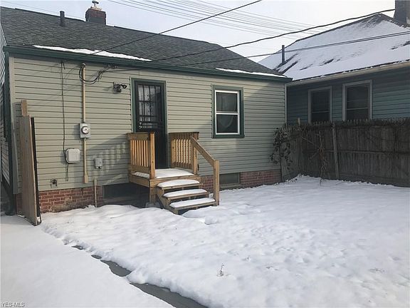 3rd image of 2192 Clarence Ave