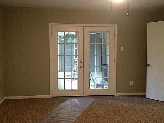 3rd image of 540 N Royale Greens Dr