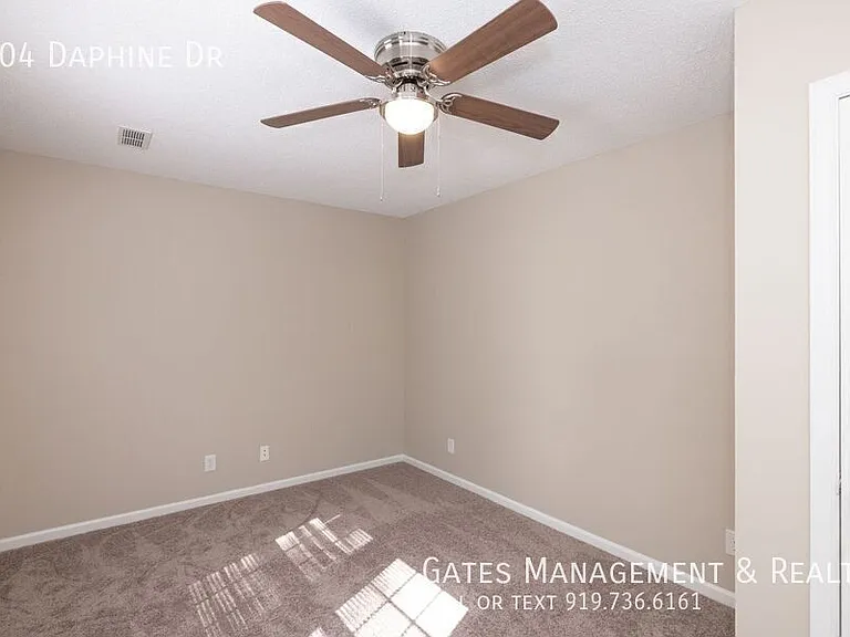 104 Daphine Dr — Photo 15