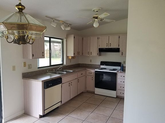 5th image of 210 Lado Ln