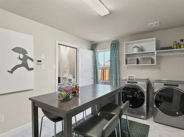 537 Torey Pines Dr, Red Oak, TX 75154