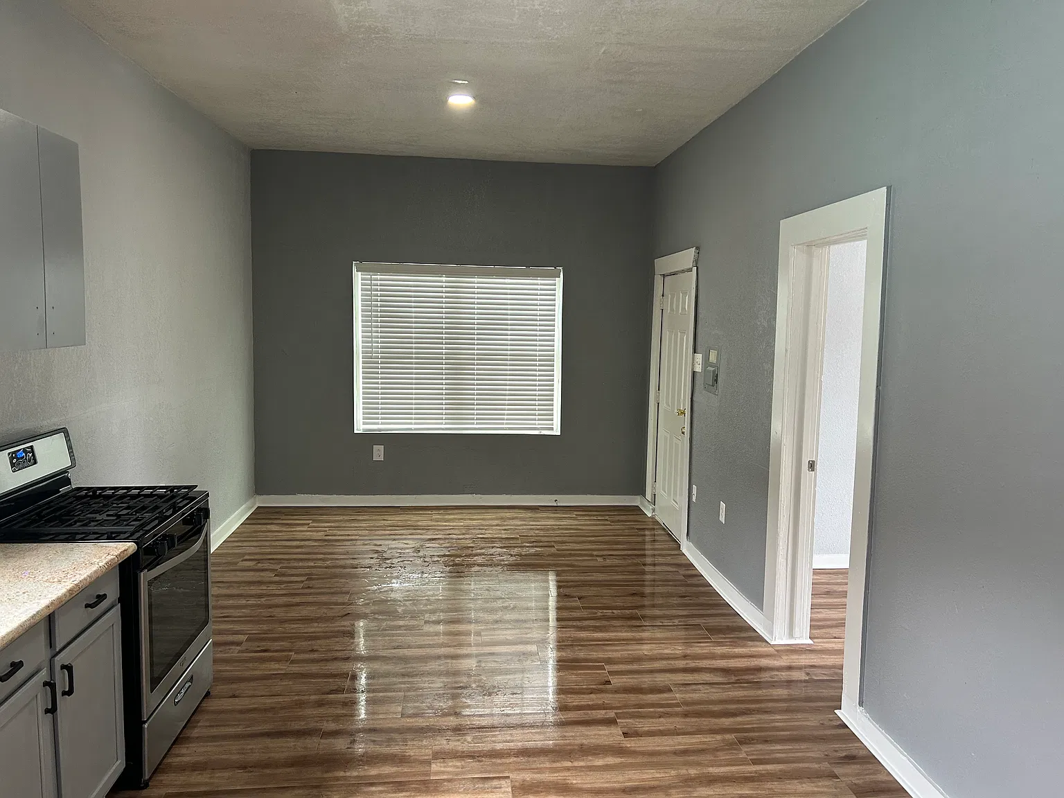 2 bed, 960 sqft, $1,100 — Photo 3