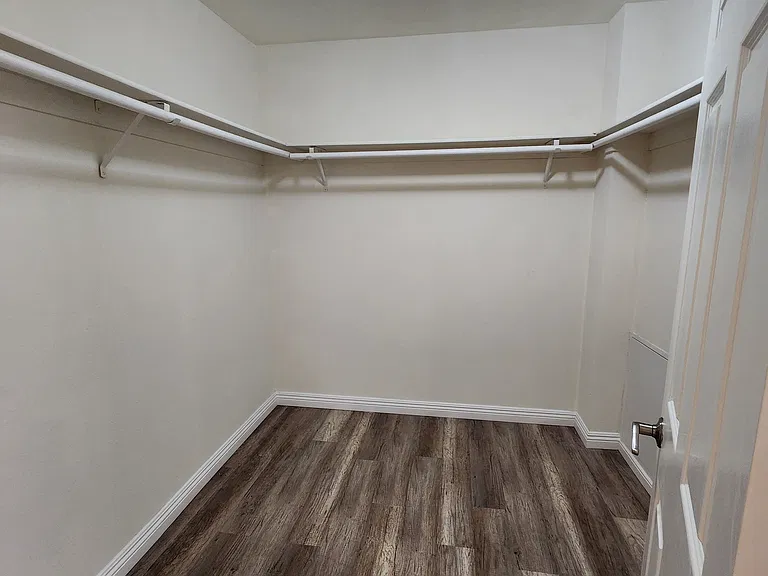 420 Riverdale Dr #11 — Photo 6