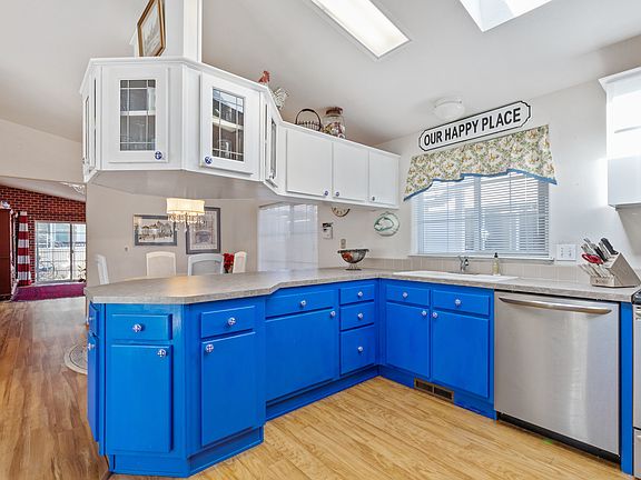 Spacious Kitchen 