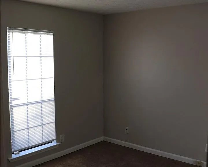 760 N Burbank Dr — Photo 15