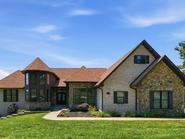 1005 Enchanted Dr, Dandridge, TN 37725