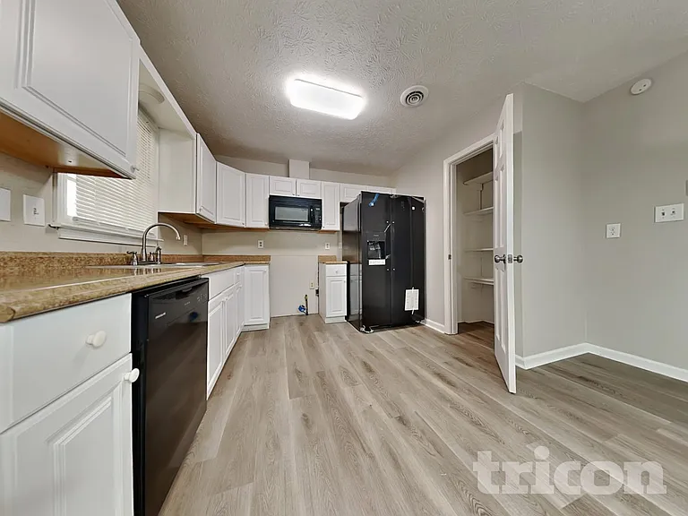 3735 Linwood Way — Photo 4