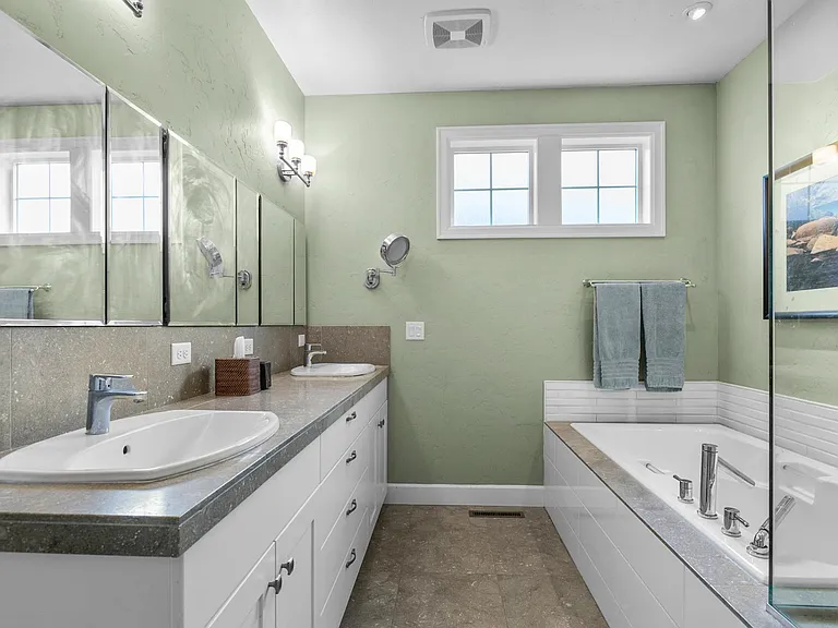 19178 Park Commons Dr — Photo 24