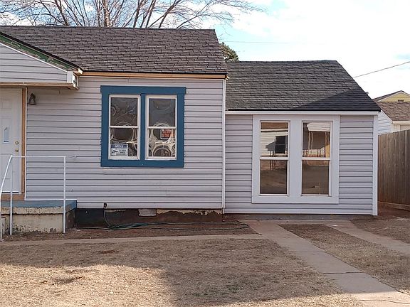2nd image of 720 W D Ave