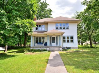 155 W Geneva St, Williams Bay, WI
