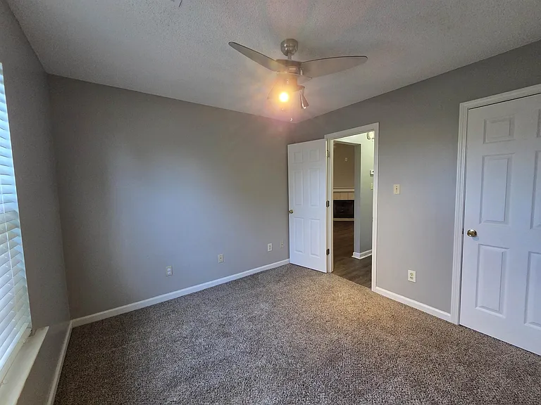 7733 Shadowland Dr — Photo 17