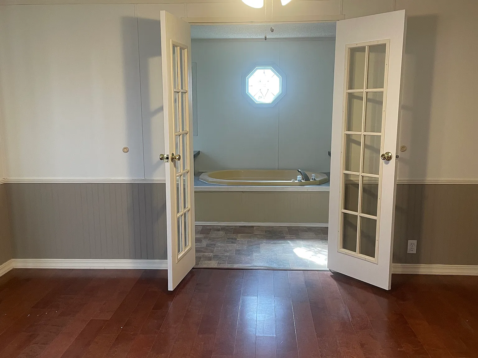 2 bed, 1100 sqft, $875 — Photo 4