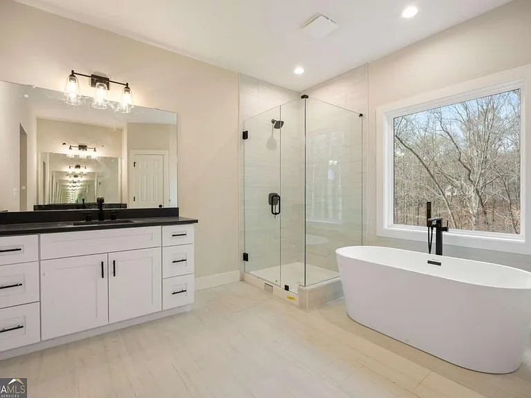 370 Ansley Dr — Photo 9