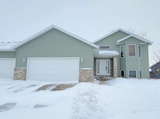 6037 S Pointe Dr SW, Rochester, MN 55902