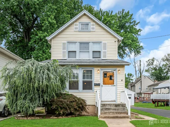 210 3rd St, Dunellen, NJ 08812