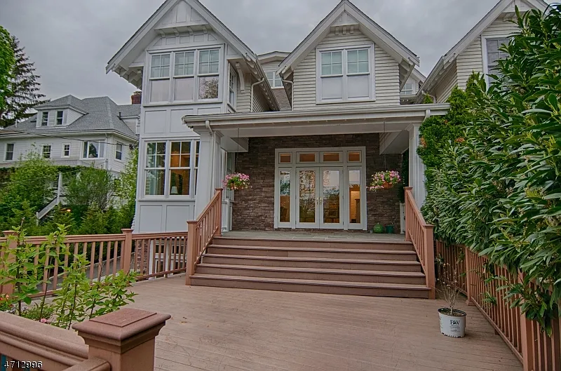4 bed, 4.5 bath, 4122 sqft, $9,200 — Photo 2