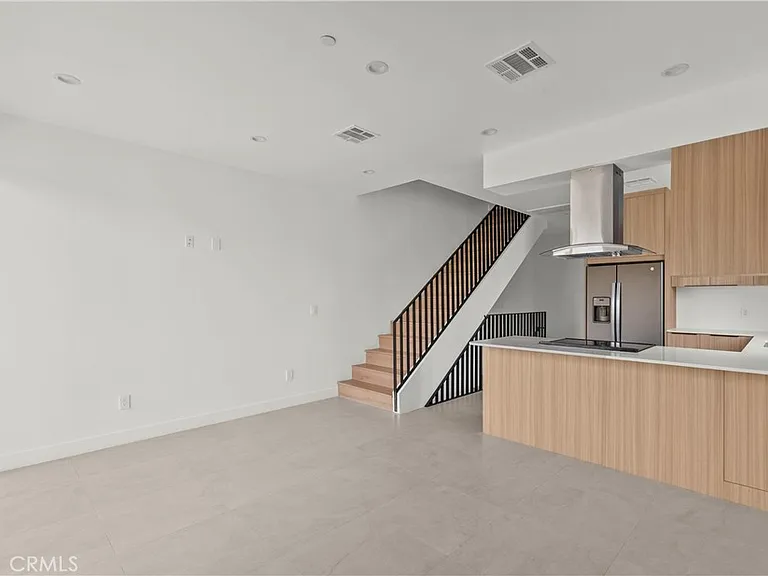 13942 Vanowen St #13942 — Photo 8