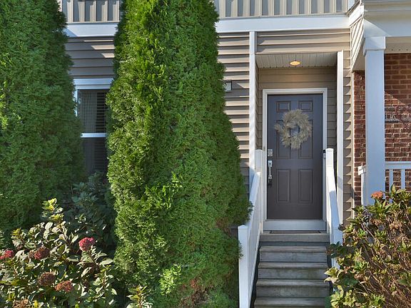2nd image of 100 Stratford Lakes Dr Unit 112