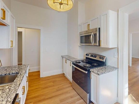 3rd image of 121 College Pl APT 1