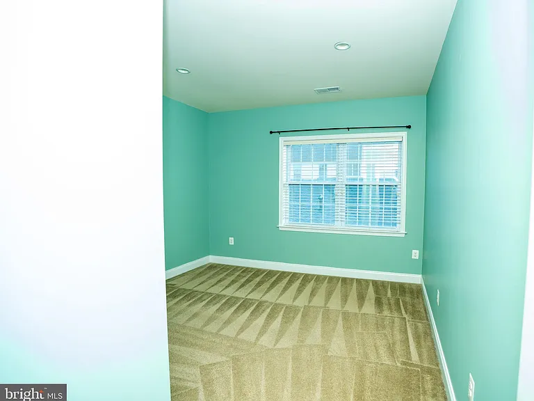 22535 Willington Sq — Photo 39