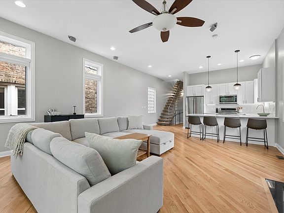 4th image of 2047 N Mozart St Unit 3