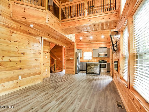 5th image of 866 Cabin Creek Way