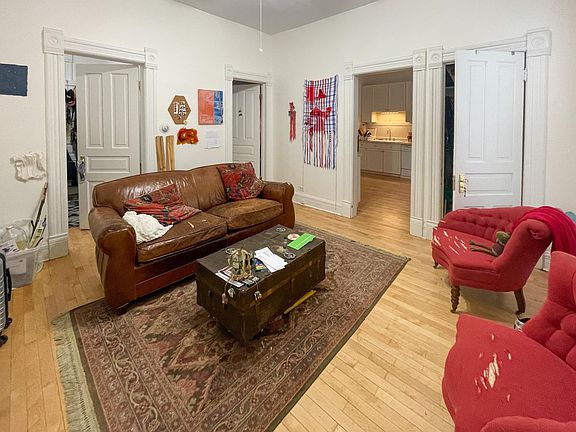 3rd image of 3039 N Kenmore Ave APT 1R