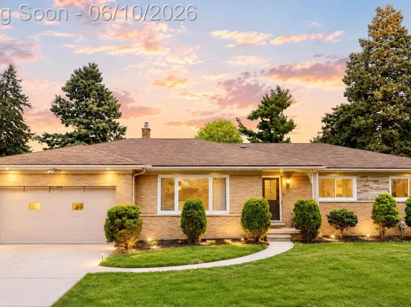 37542 Andrew Dr, Sterling Heights, MI 48312