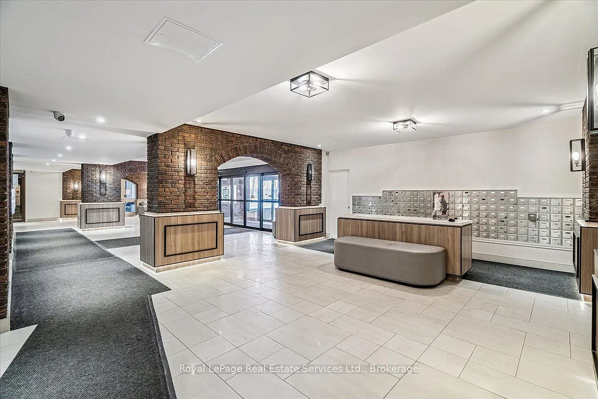 3 bed, $2,950 — Photo 2