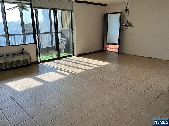 3rd image of 300 Winston Dr APT 502