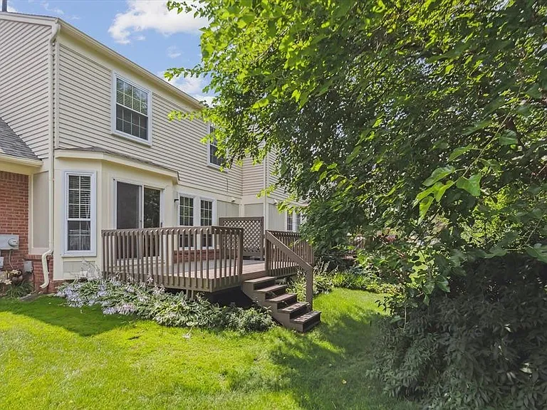 1688 Christopher Dr — Photo 22