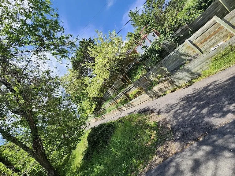 1663 Lakeshore Dr — Photo 21