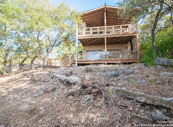 2nd image of 976 Skyline Dr