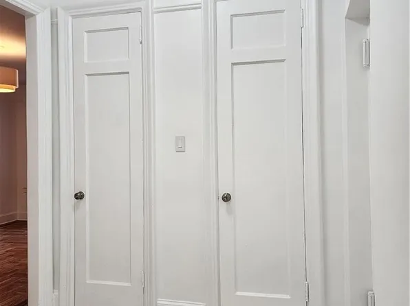 590 Parkside Avenue image 8 of 20