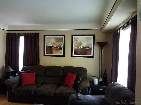 5th image of 220 Bellevue Ave