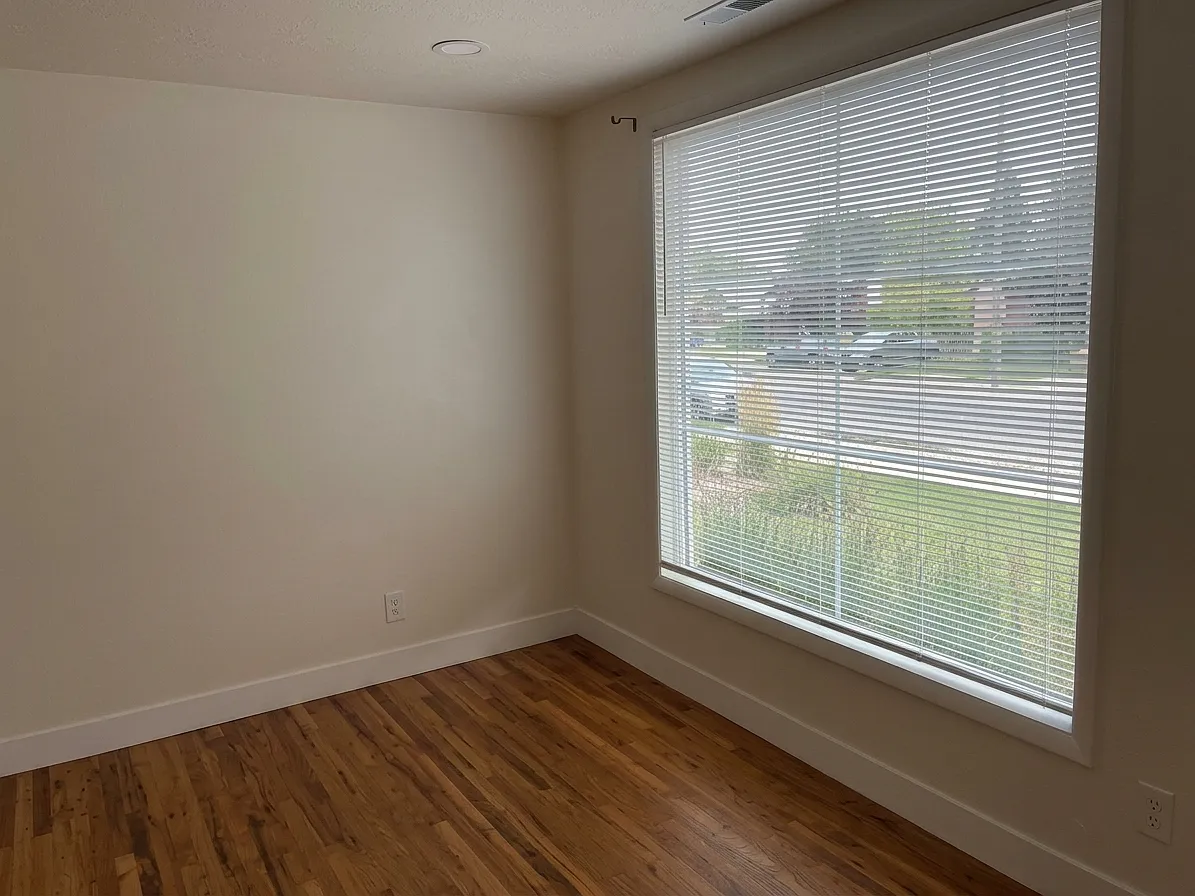 3 bed, 1070 sqft, $2,050 — Photo 3