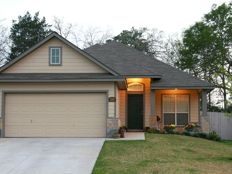 1st image of 208 Ava Dr