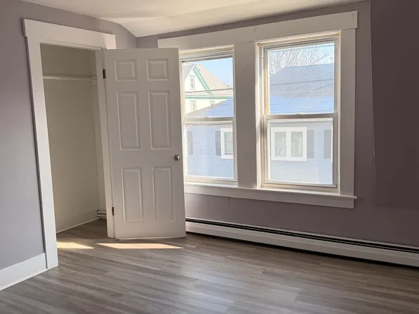 85 Ash St, Nashua, NH 03060