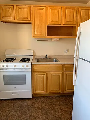 Rented by Leonidas Realty | media 4