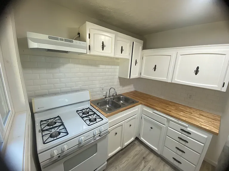 3475 SE 3rd St #1 — Photo 5