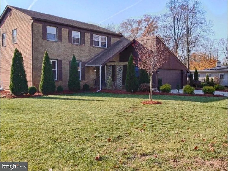 1703 Country Club Dr