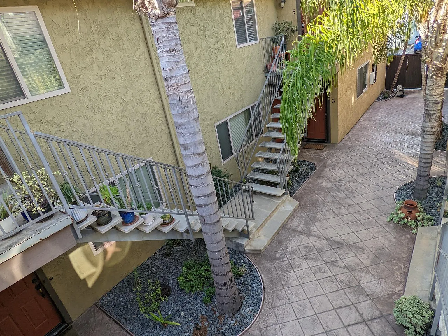 2 bed, 900 sqft, $3,100 — Photo 1