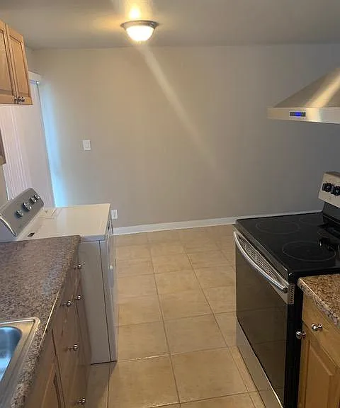 1725 Anderson St — Photo 7
