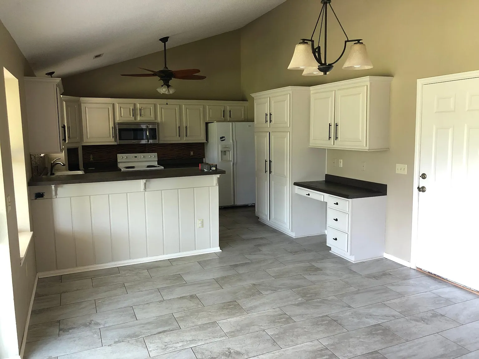 3 bed, 2.5 bath, 2205 sqft, $3,500 — Photo 3