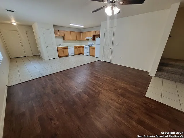 3 bed, 2.5 bath, 1292 sqft, $1,325 — Photo 3