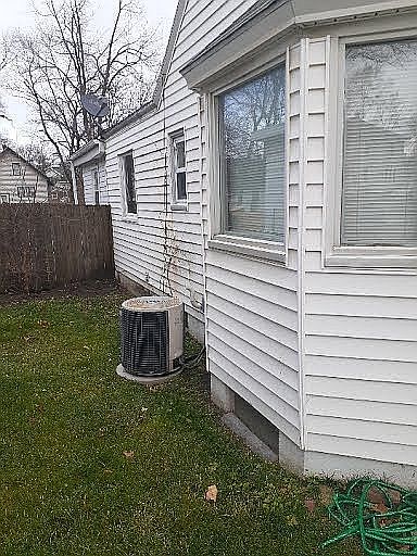 2nd image of 1031 Evergreen St SE